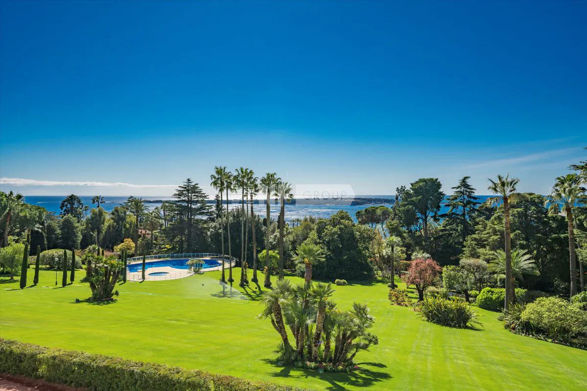 Апартаменты в роскошной резиденции в Каннах (RSI012110830)