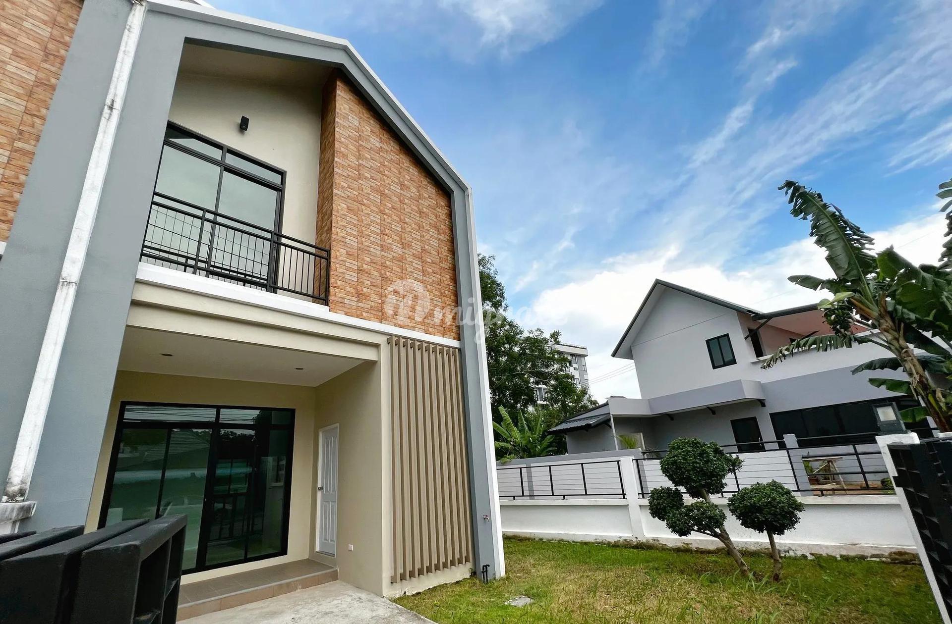 Two-story corner townhouse for sale - prime location in the heart of Chalong.