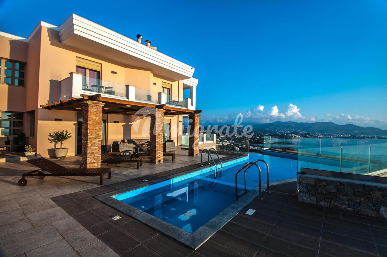 Прекрасная вилла с панорамными видами на о. Крит