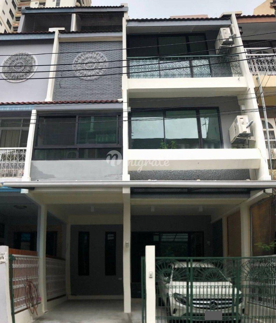 3 спален Таунхаус на продажу (3 Bedrooms Townhouse in Phrom Phong!)