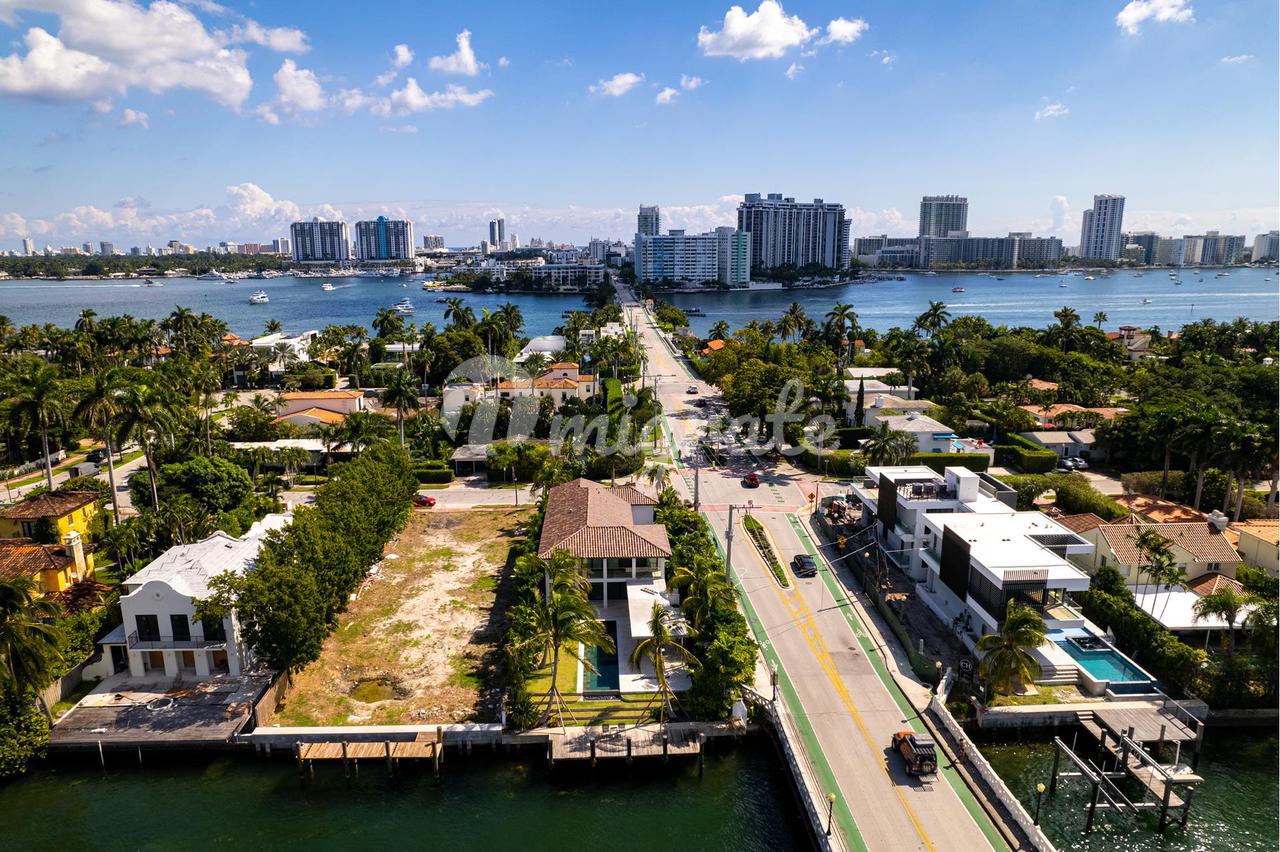 Земельный участок в 240 W Rivo Alto Dr  - Miami Beach, Florida