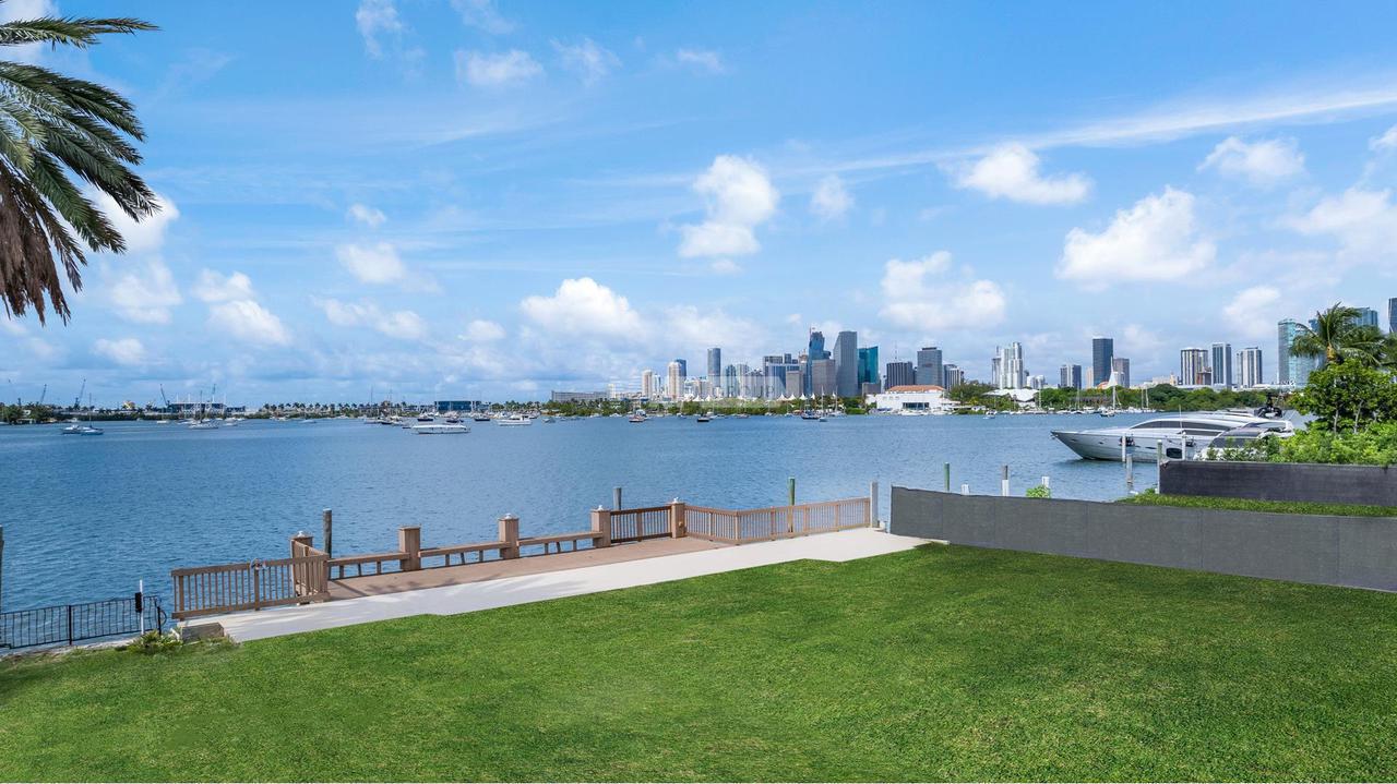 Земельный участок в 1330+1350 S Venetian Way - Miami, Florida