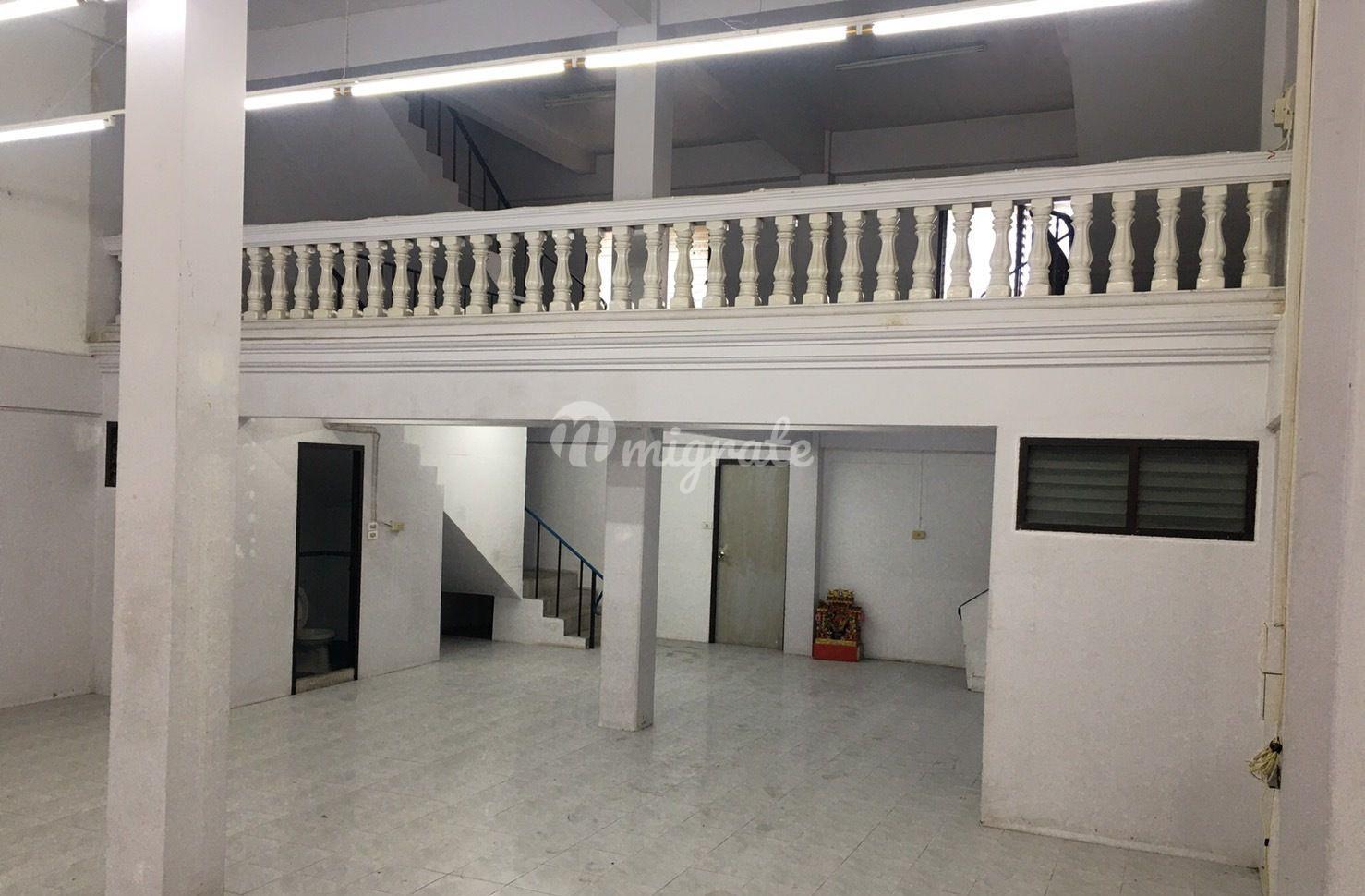 1 спален Таунхаус на продажу (3-Storey Commercial Building in Golden Location Next to Phan Thong District)