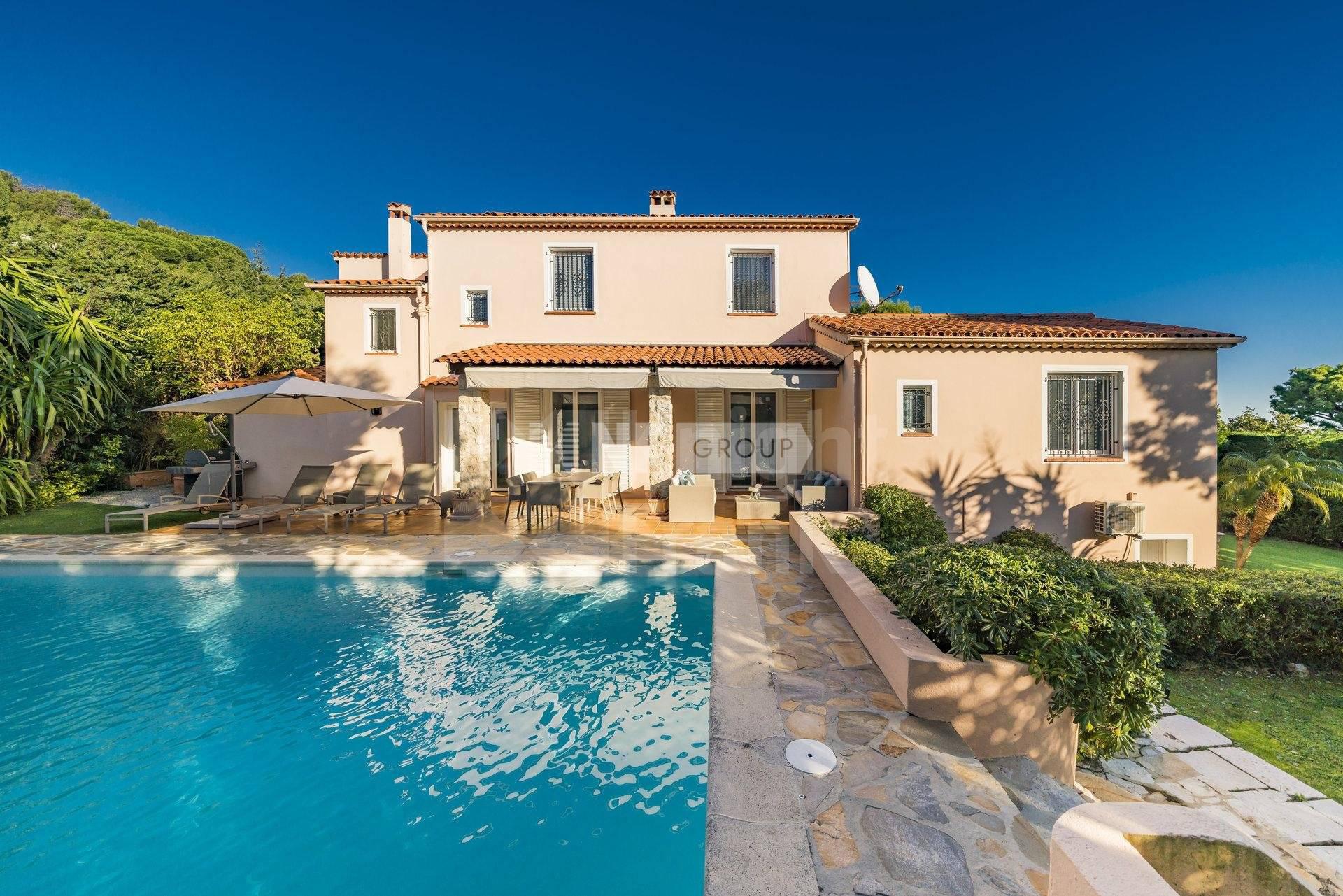 Вилла с бассейном в Сен-Жан-Кап-Ферра (Ref.: 6615)