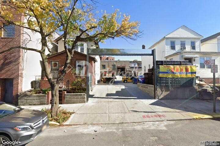 Вилла в 42-11 Haight Street - Flushing, New York