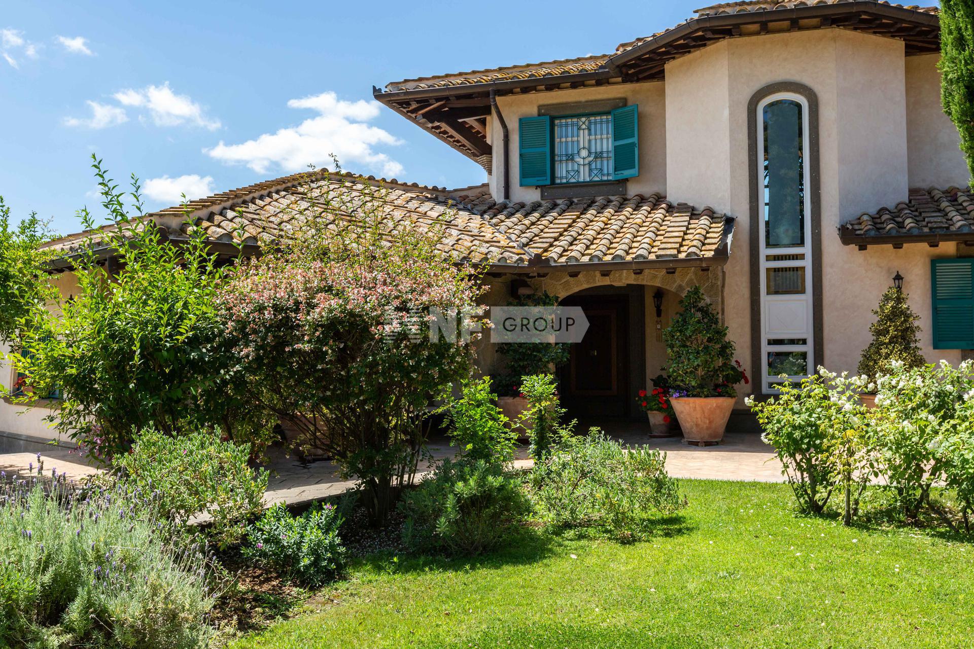 Вилла с видом на море и бассейном