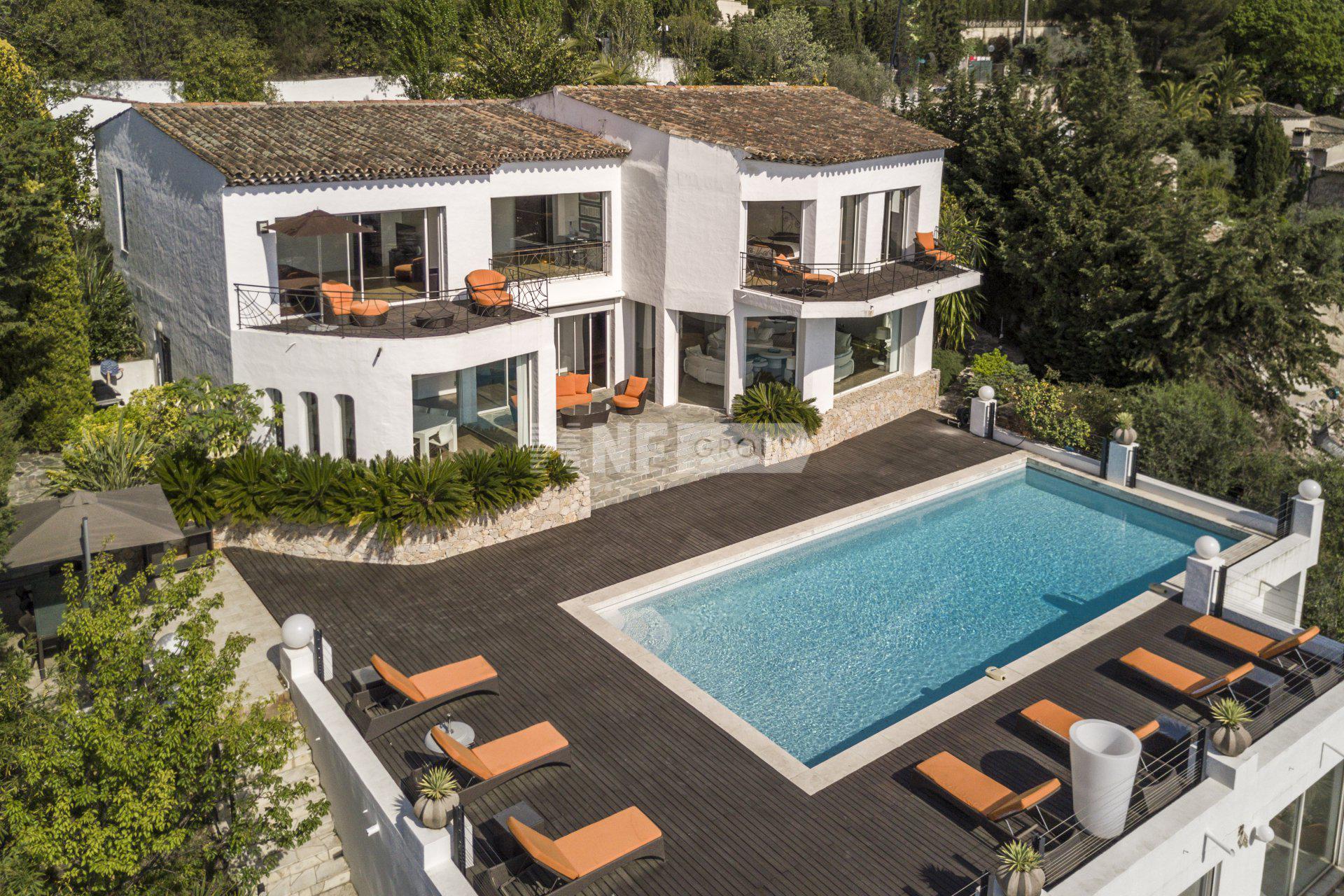 Вилла в Каннах с панорамным видом на море