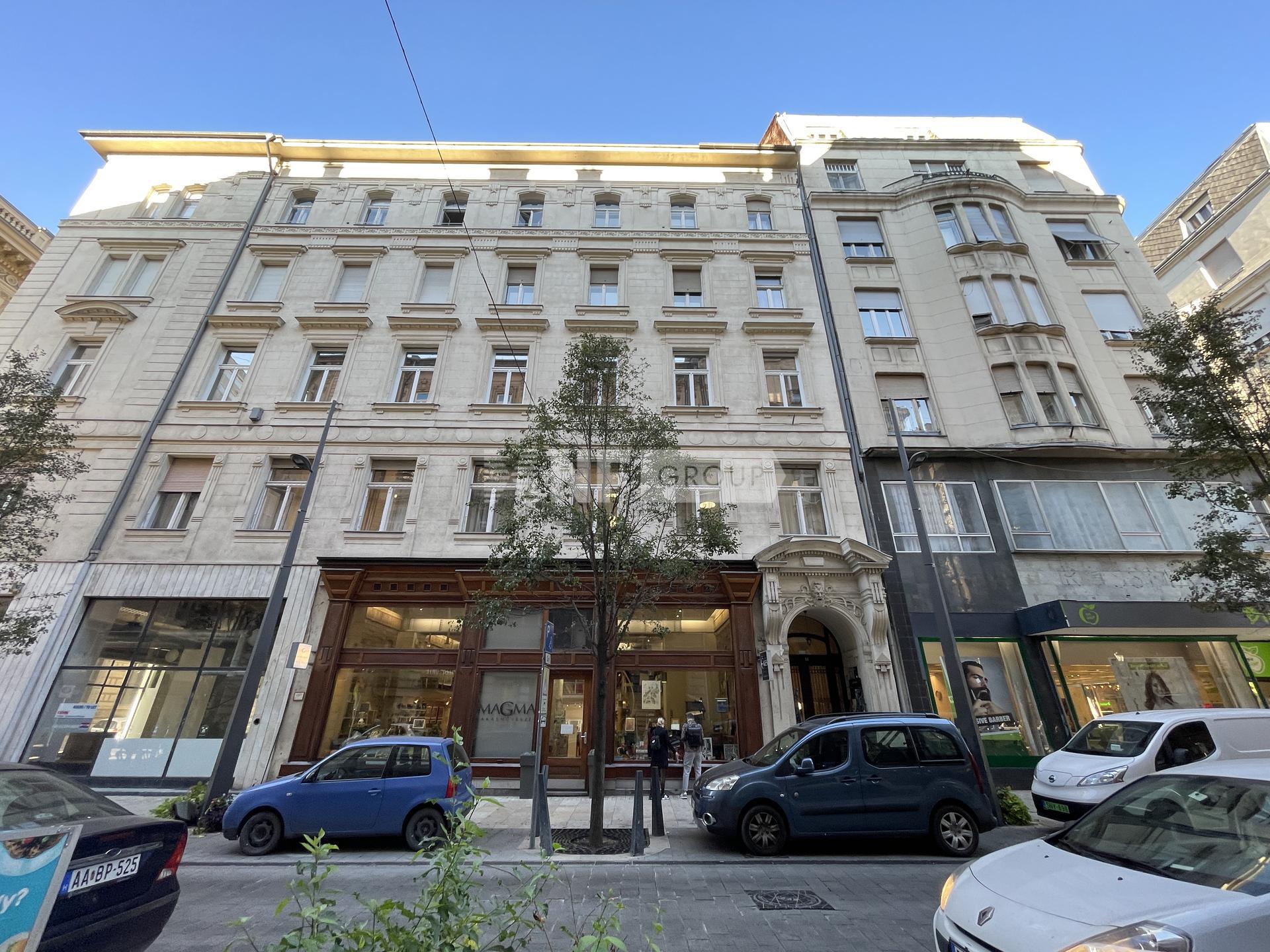 Пентхаус с великолепной террасой в самом историческом центре V района Будапешта (12_Petőfi_Sándor_Street)