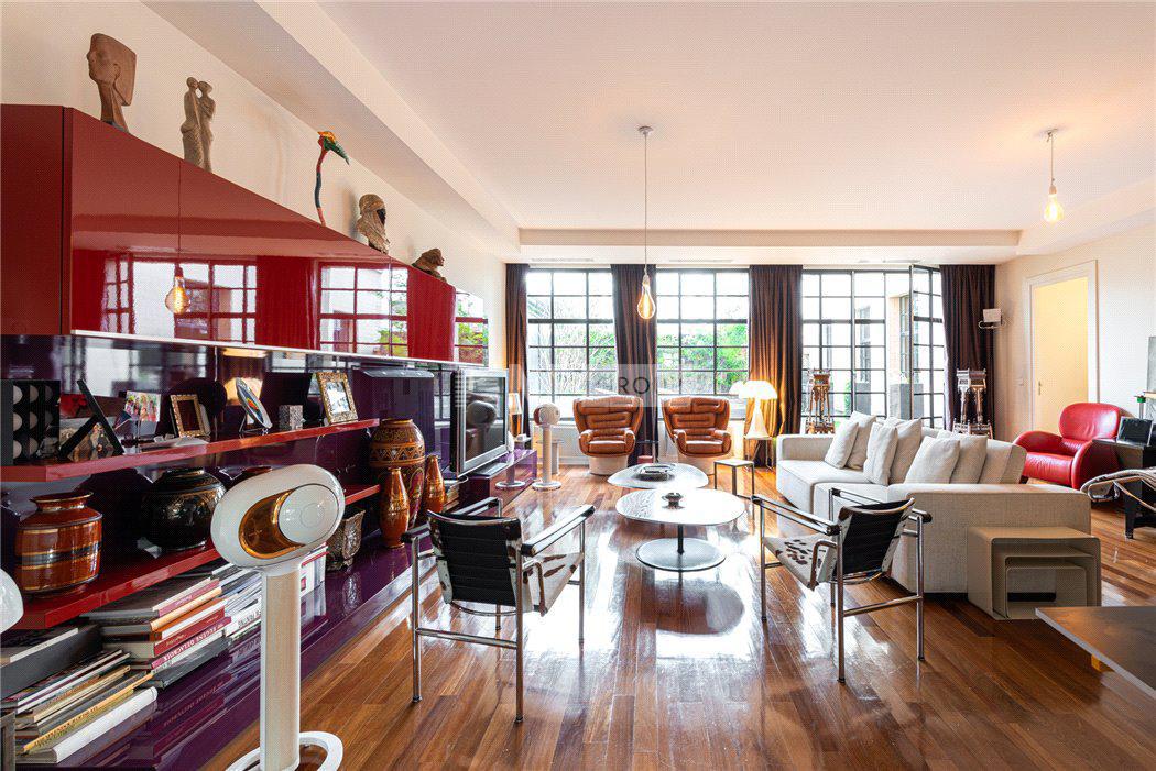 Апартаменты в 8-ом округе в Париже