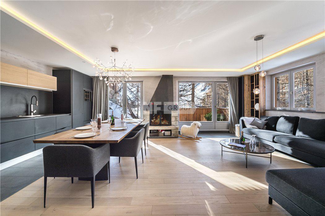 Апартаменты с 5 спальнями в Валь-д