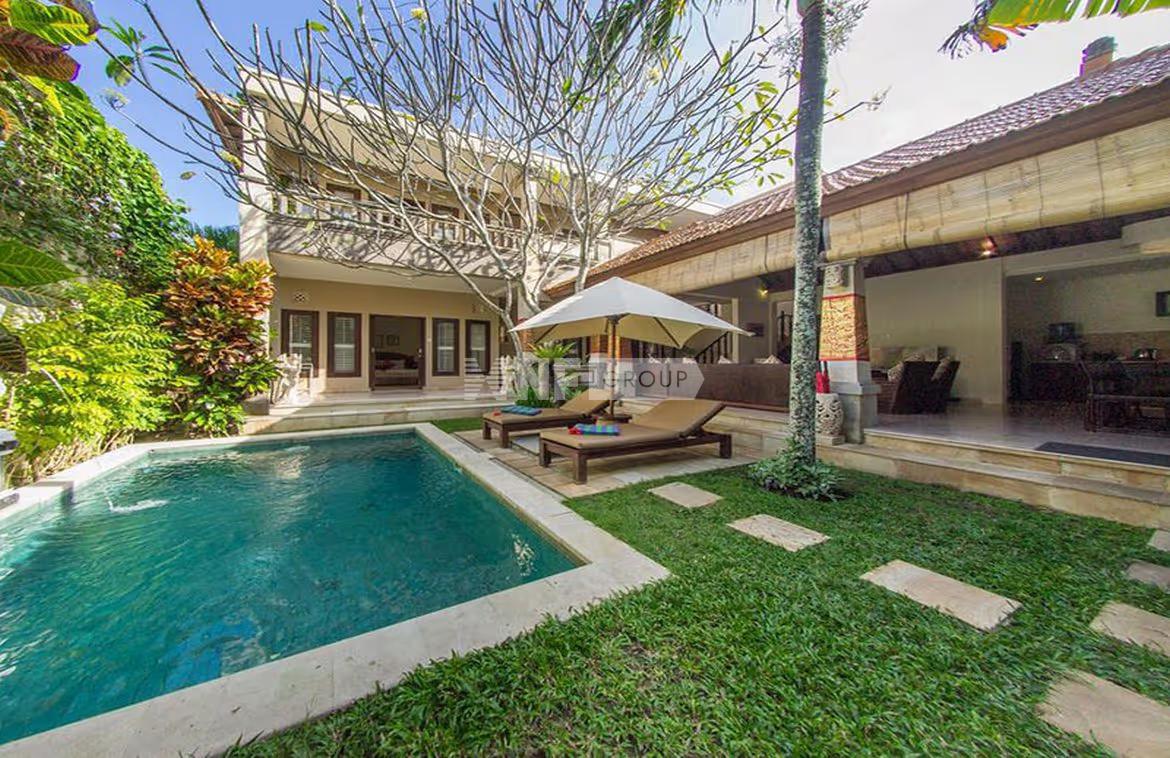 Balinese style villa complex for sale in Ungasan