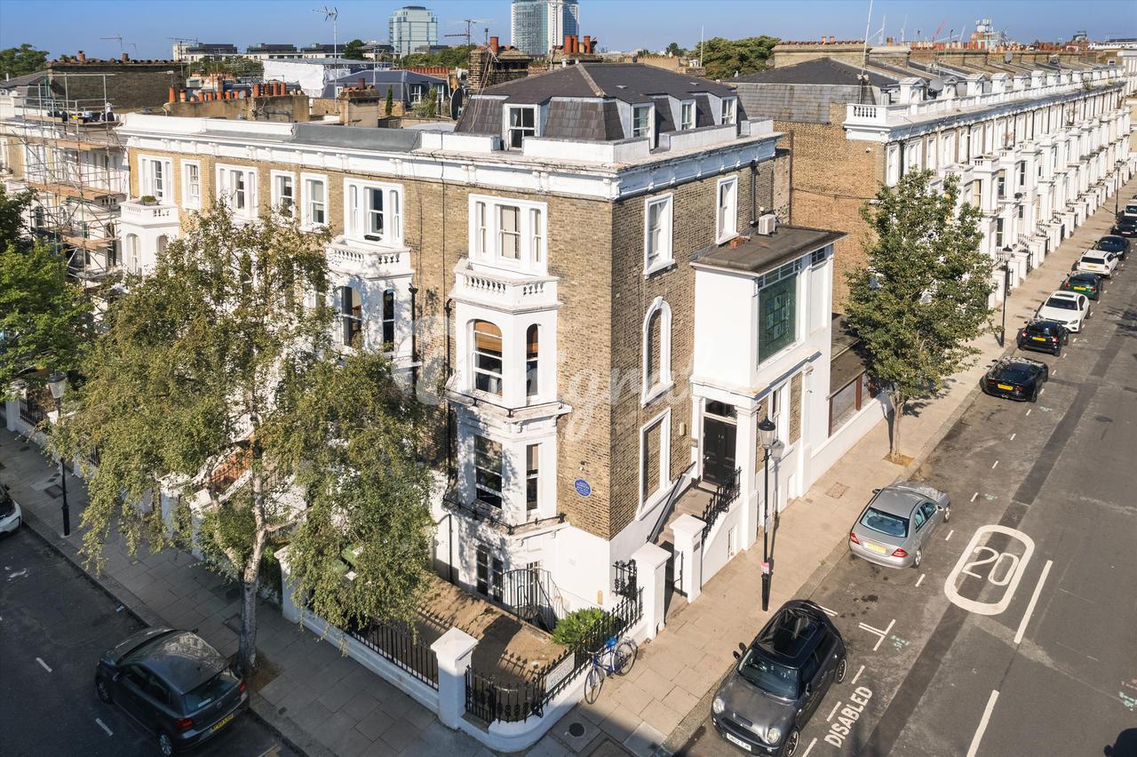 Земельный участок под застройку в Commercial property for sale - 10 Redcliffe Street, London, SW10