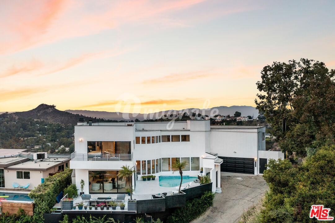 Вилла в 2457 Solar Dr - Sunset Strip / Hollywood Hills West, California