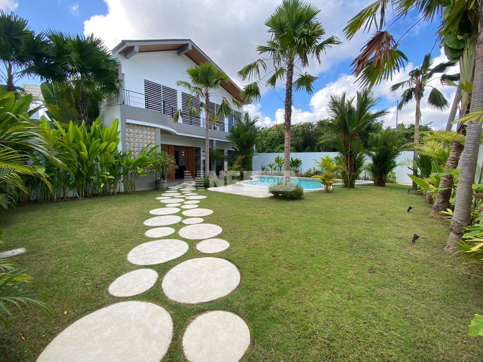 Chic and Luxurious 1BR Townhouse in Kayu Tulang