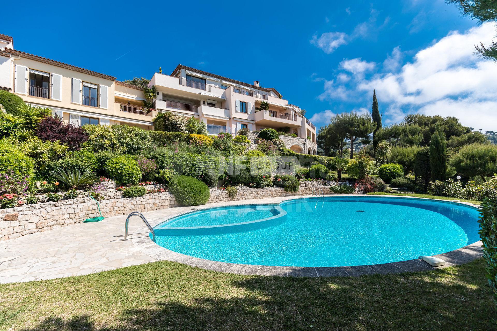 Апартаменты в элитном комплексе в Вильфранш-сюр-Мер (Ref.: 8068)