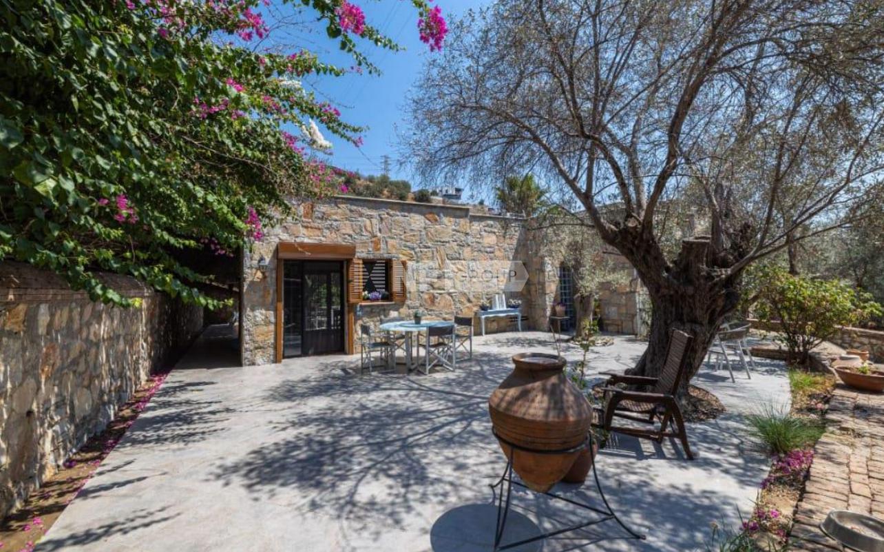 Уединенная каменная вилла в центре Бодрума (Bodrum Centre (Stone villa))