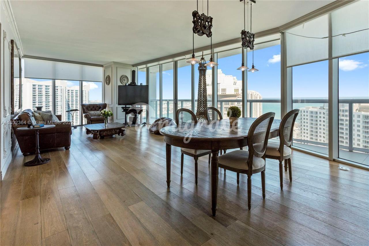 Кондоминиум в 465  Brickell Ave , 3501 - Miami, Florida