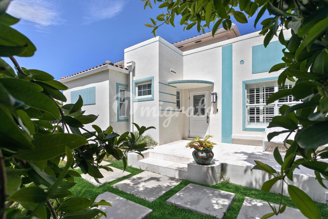 Вилла в 4321  Nautilus Dr  - Miami Beach, Florida