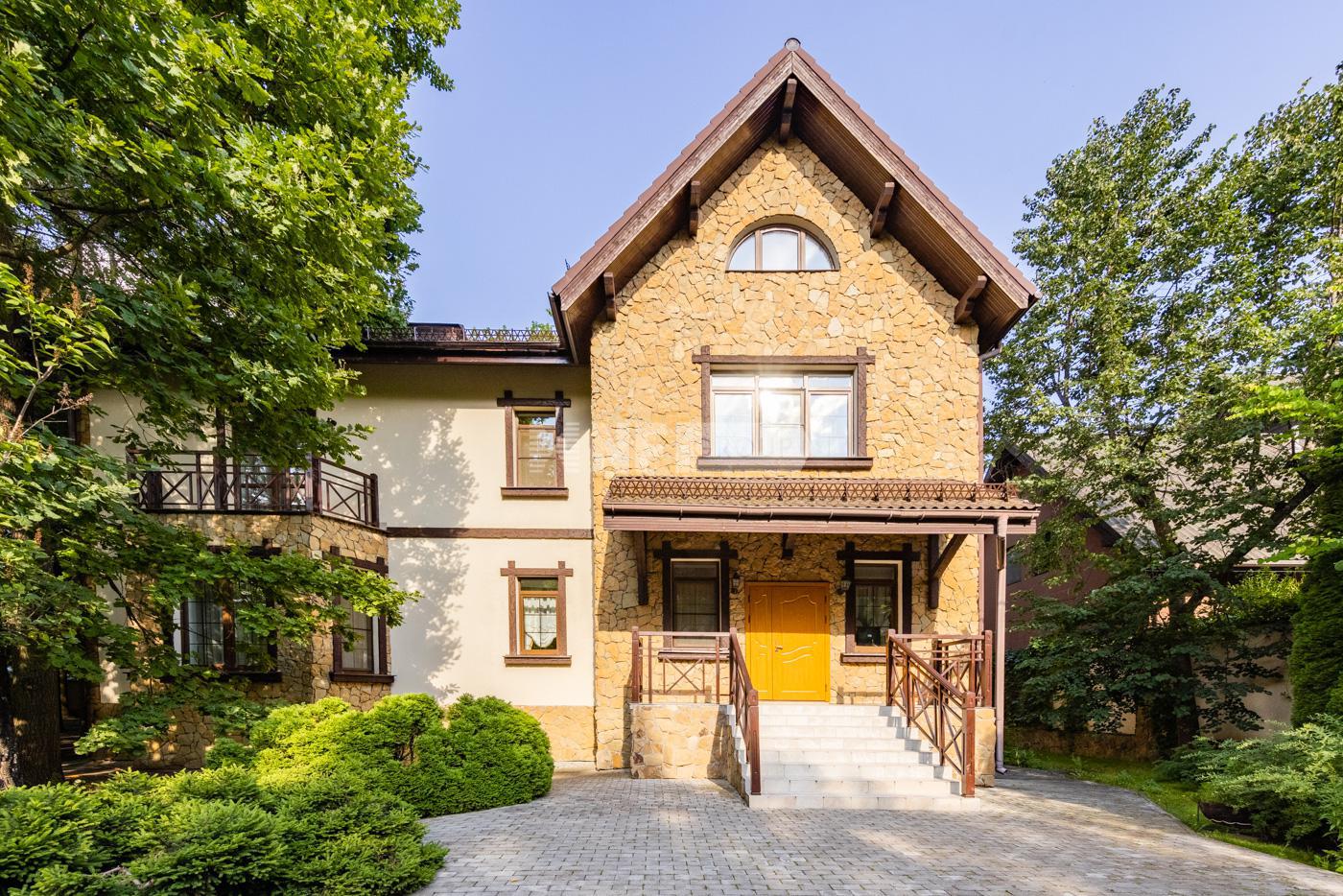 «Дипломат на Успенском » (Diplomat na Uspenskom )