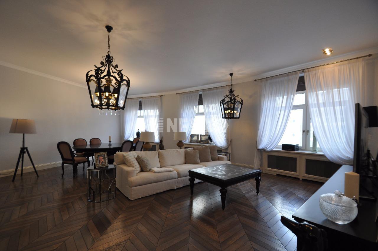 «Дом на Смоленской Набережной» (Дом на Смоленской Набережной)