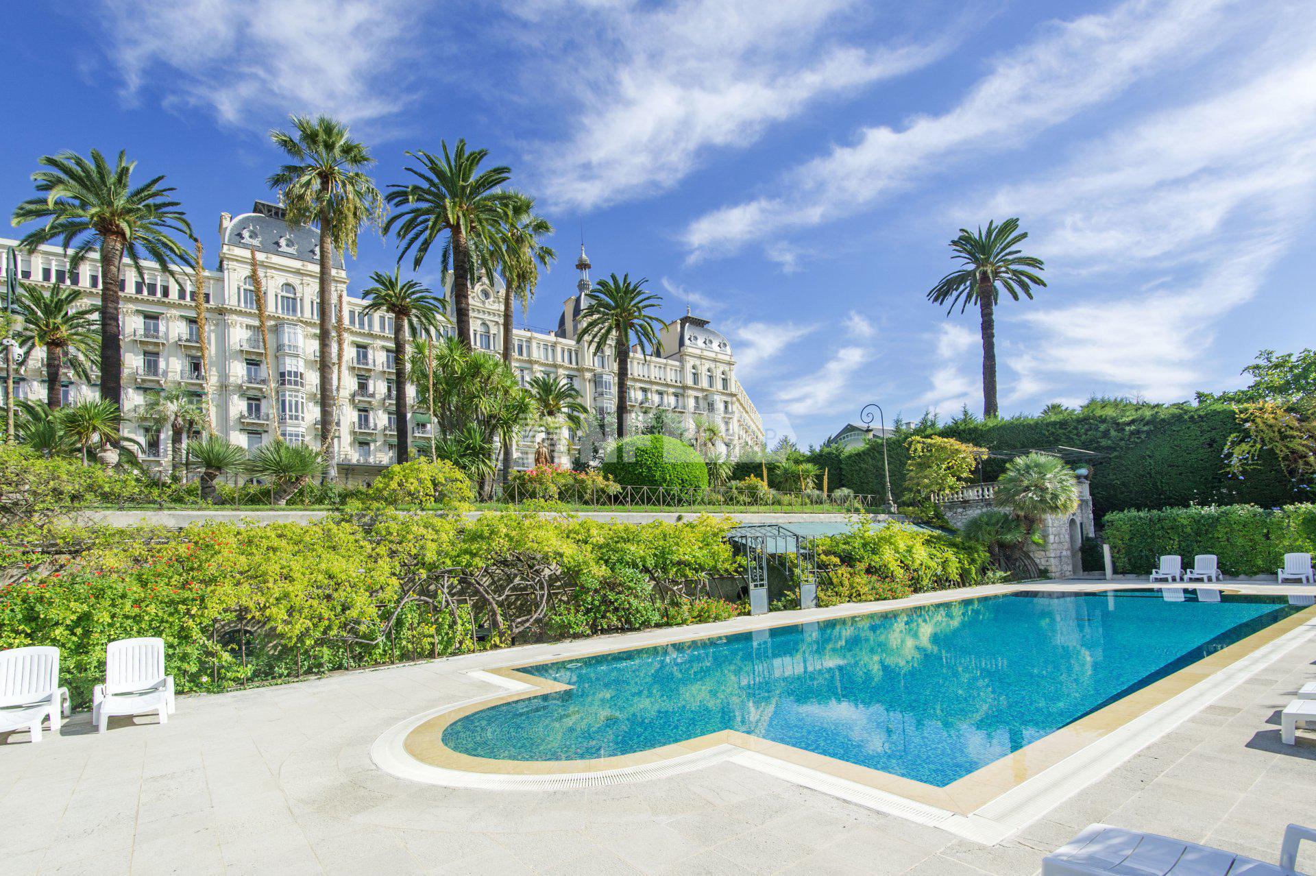 Пентхаус с видом на море в лучшей резиденции Ниццы