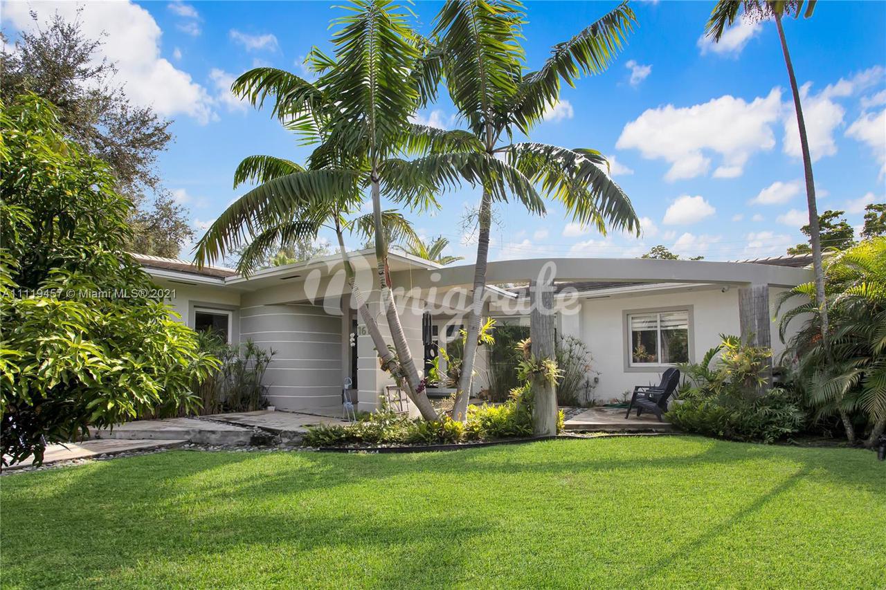Вилла в 1616 S Bayshore Dr  - Miami, Florida