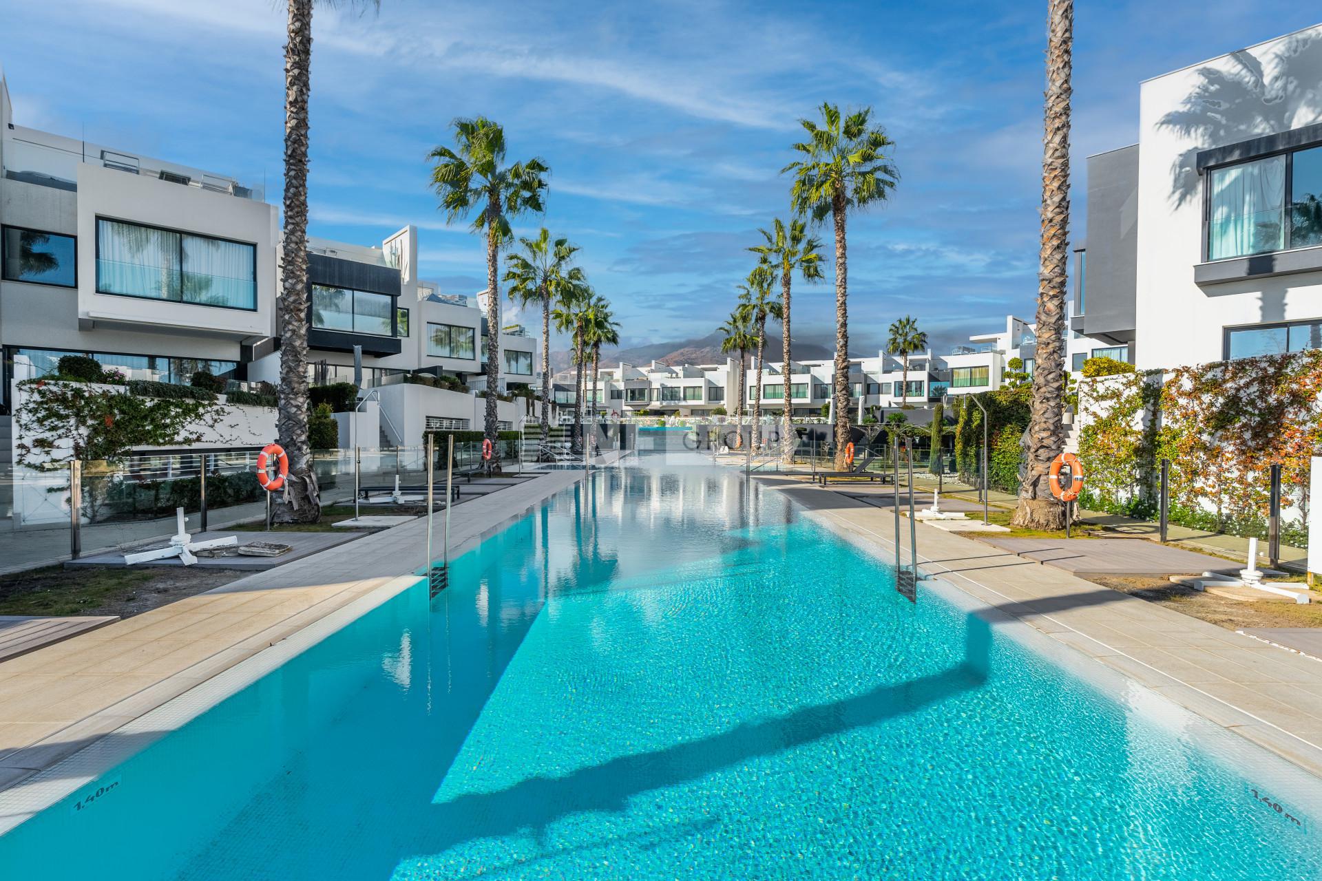 Вилла в New Golden Mile, Estepona, Malaga