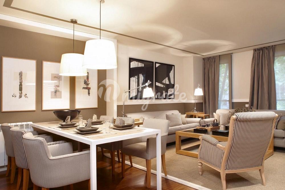 Современный жилой комплекс на Авенида Меридиана (Modern complex in Avenida Meridiana)
