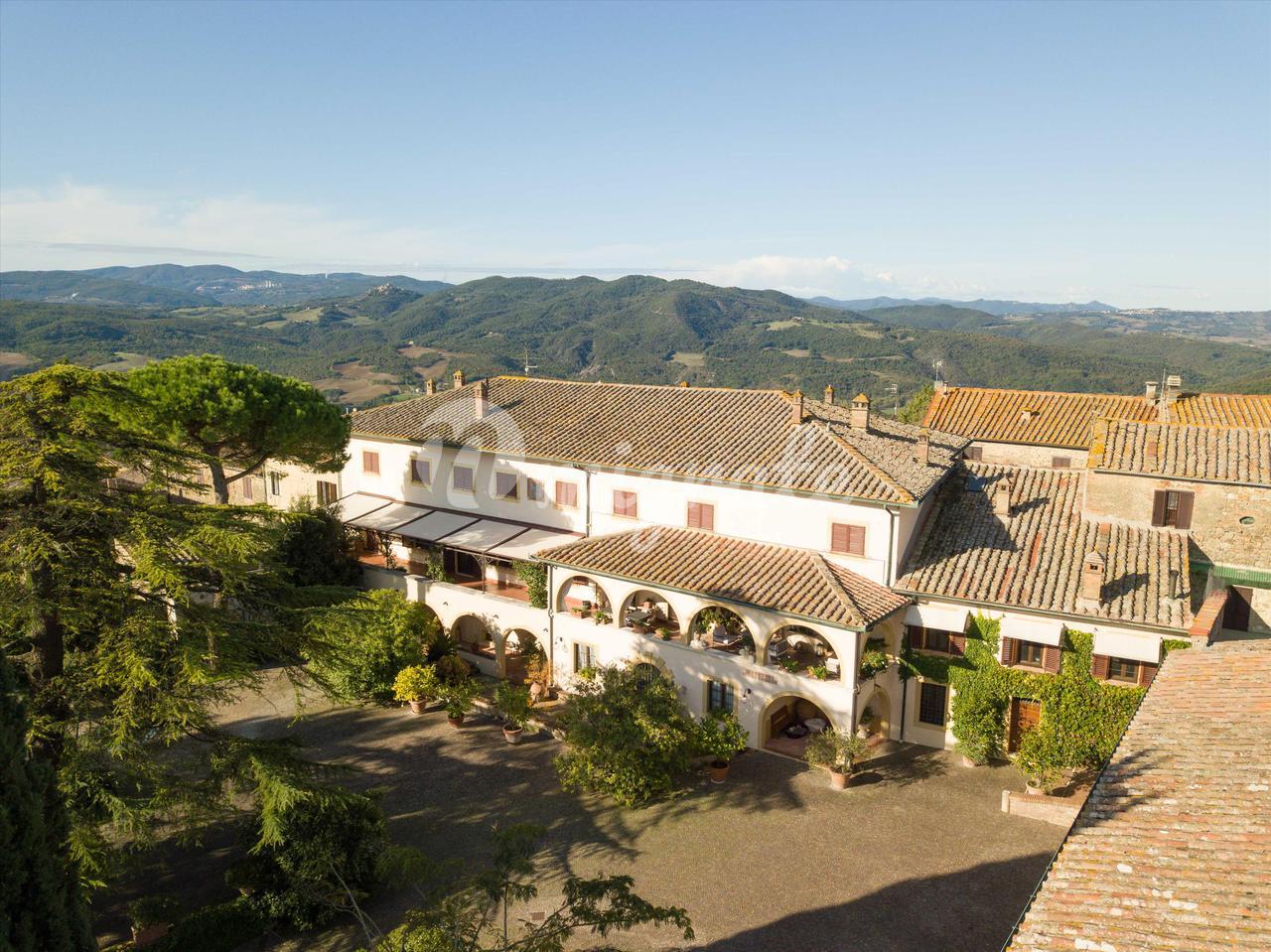 Поместье в Monteguidi, Siena, Tuscany