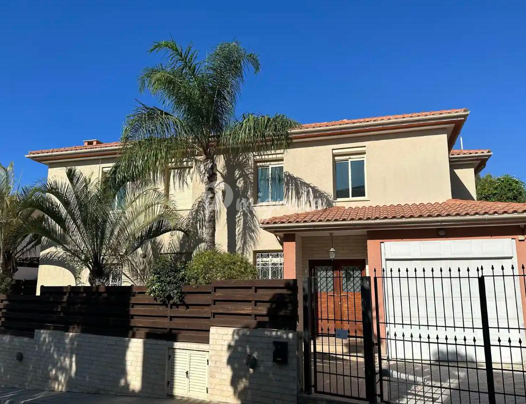 Вилла с 4 спальнями в туристическом районе Пиргос, Лимассол
 (4 Bedroom Villa in Pyrgos Tourist Area, Limassol)