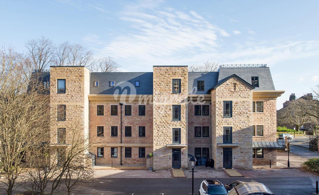 Квартира в Clarence Drive, Harrogate, North Yorkshire, HG1