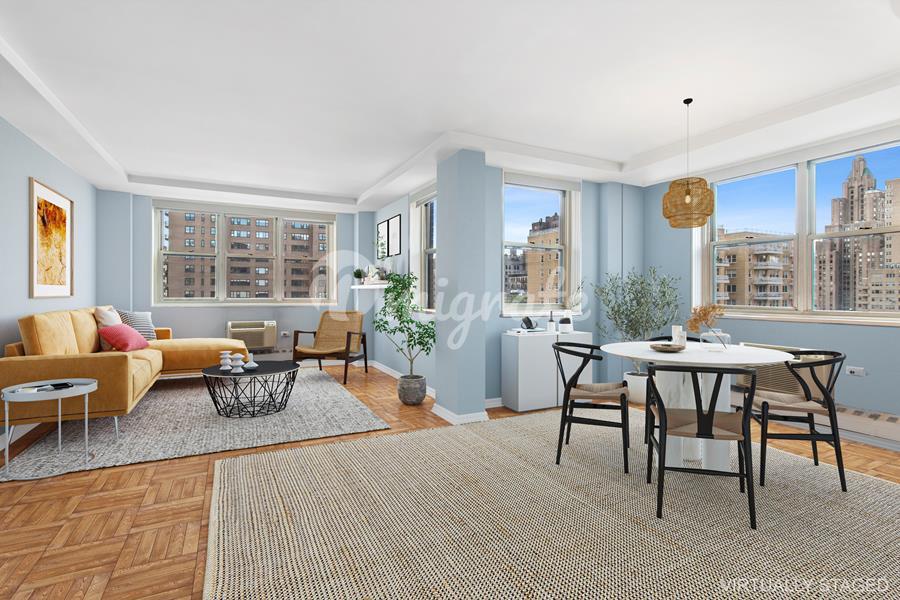 Вилла в Randall House, 63 E 9TH ST, 10RX - Greenwich Village, New York