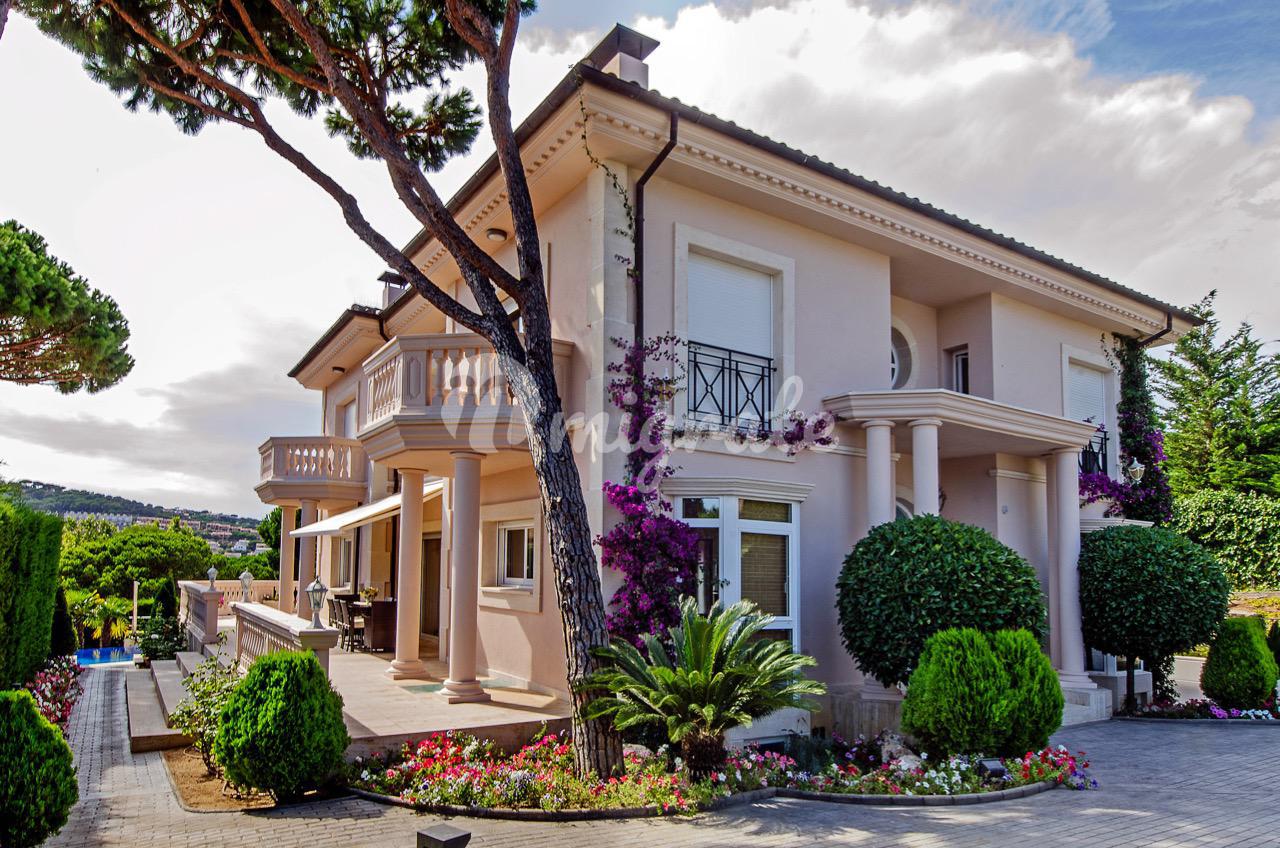 Вилла в закрытом охраняемом поселке в Сагаро